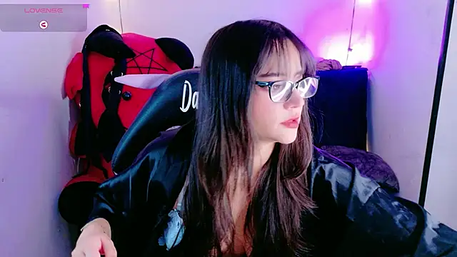 MiaVelvetDoll online show from 11/11/25, 02:01