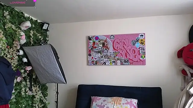 MiaVelvetDoll online show from 03/18/26, 02:41