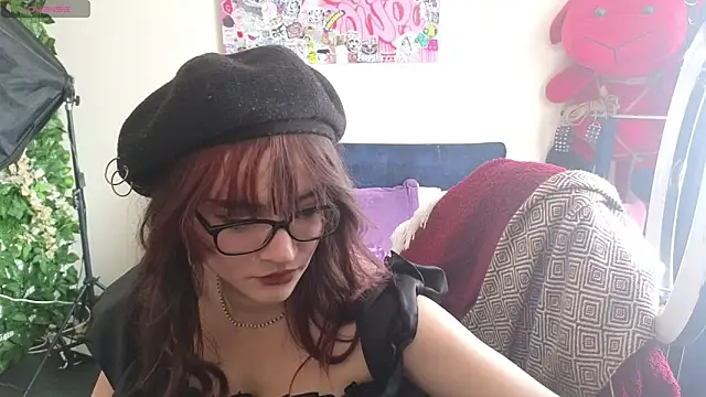 MiaVelvetDoll online show from 04/22/26, 02:24