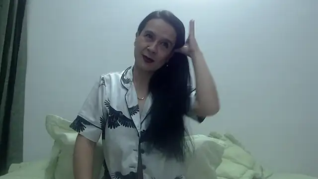 Aileendarkhot online show from 10/22/25, 09:20