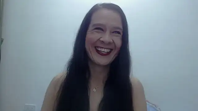 Aileendarkhot online show from 09/21/25, 10:48