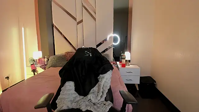 EmmaStonns online show from 03/10/26, 12:42