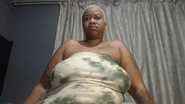SEXYHUGEASS21 online show from 04/08/26, 03:30