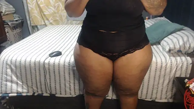 SEXYHUGEASS21 online show from 06/07/26, 06:40