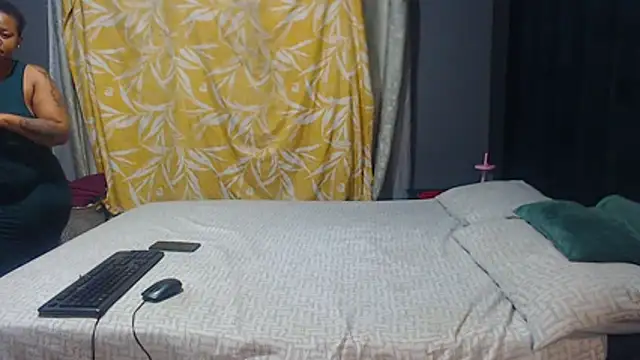 SEXYHUGEASS21 online show from 07/06/26, 05:25