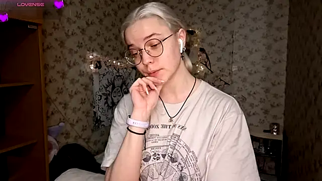 EdaKirkIin online show from 12/16/25, 06:12