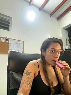Snapshot of Sophia_House_ chatting on 10/20/25, 02:13 Sophia House online show from 10/20/25, 02:13
