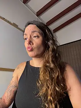 Sophia House  online show from 11/18/25, 10:02