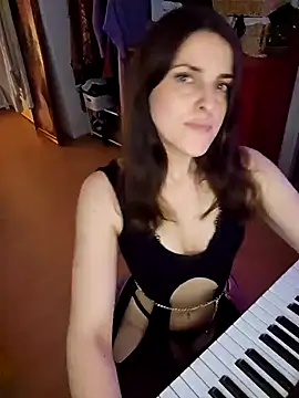 BelleFelicitas online show from 12/22/25, 06:08