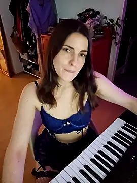 BelleFelicitas online show from 11/28/25, 06:08