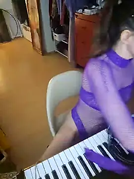 BelleFelicitas online show from 12/17/25, 06:13