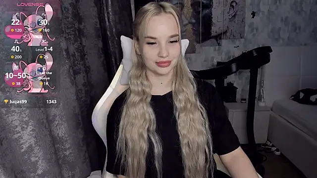 KiraKrox online show from 11/18/25, 09:18