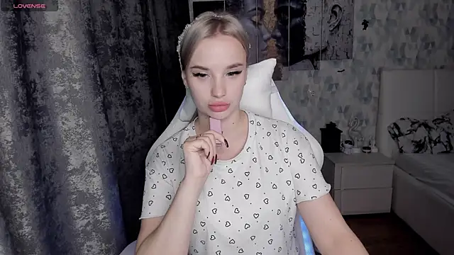 KiraKrox online show from 11/03/25, 07:39