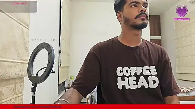 Snapshot of mrbuddy85 chatting on 11/13/25, 05:39 mrbuddy85 online show from 11/13/25, 05:39