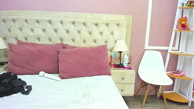 Snapshot of merlyaluna chatting on 09/29/25, 02:34 merlyaluna online show from 09/29/25, 02:34