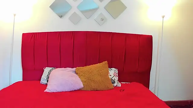 Snapshot of Electra__moon chatting on 10/18/25, 02:24 Electra moon online show from 10/18/25, 02:24