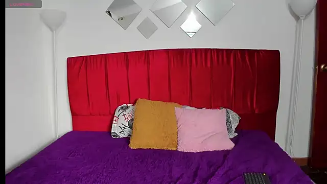 Snapshot of Electra__moon chatting on 11/29/25, 06:13 Electra moon online show from 11/29/25, 06:13