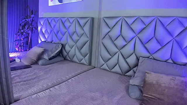 Kitty Dollyy online show from 11/11/25, 08:36