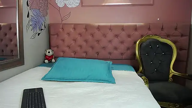 tiiny emilly online show from 02/13/26, 07:36