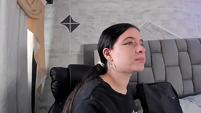 Snapshot of ChannelWhite_ chatting on 10/16/25, 09:01 ChannelWhite online show from 10/16/25, 09:01