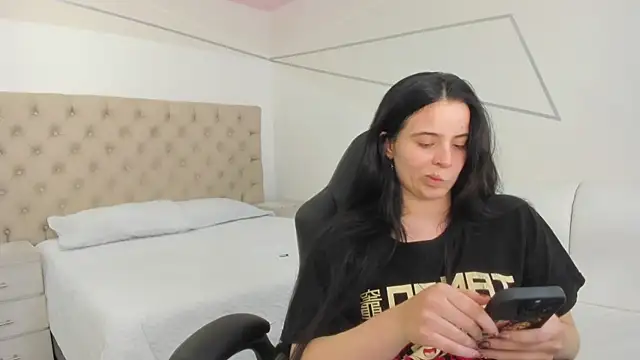 Snapshot of ChannelWhite_ chatting on 09/29/25, 10:37 ChannelWhite online show from 09/29/25, 10:37