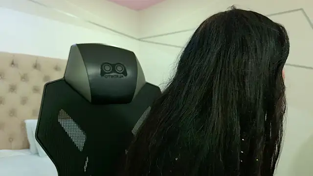 Snapshot of ChannelWhite_ chatting on 02/05/26, 07:53 ChannelWhite online show from 02/05/26, 07:53