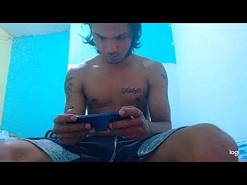 Snapshot of davidcutterr chatting on 05/01/26, 12:37 davidcutterr online show from 05/01/26, 12:37
