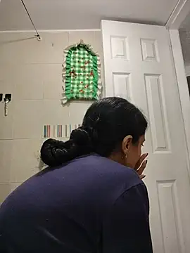 Snapshot of BasmaHernandez chatting on 07/16/26, 02:47 BasmaHernandez online show from 07/16/26, 02:47