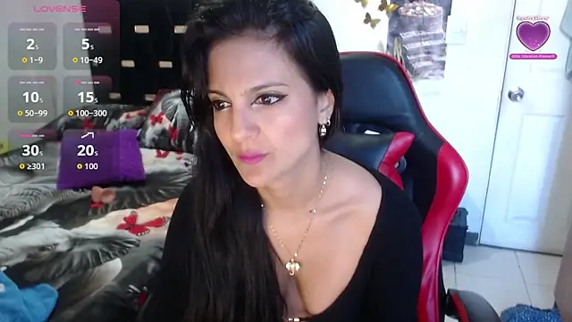 Snapshot of BasmaHernandez chatting on 11/25/25, 01:11 BasmaHernandez online show from 11/25/25, 01:11