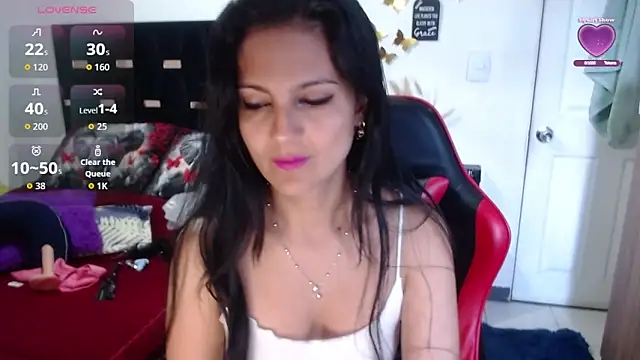 Snapshot of BasmaHernandez chatting on 11/13/25, 01:04 BasmaHernandez online show from 11/13/25, 01:04