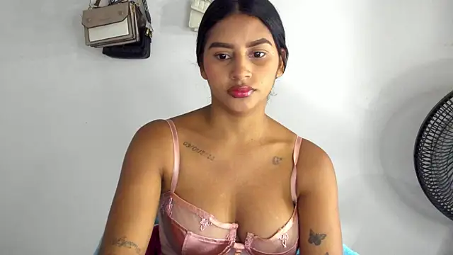 Snapshot of karlys01 chatting on 10/03/25, 01:31 karlys01 online show from 10/03/25, 01:31