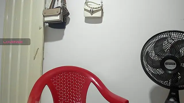 Snapshot of karlys01 chatting on 09/28/25, 02:51 karlys01 online show from 09/28/25, 02:51