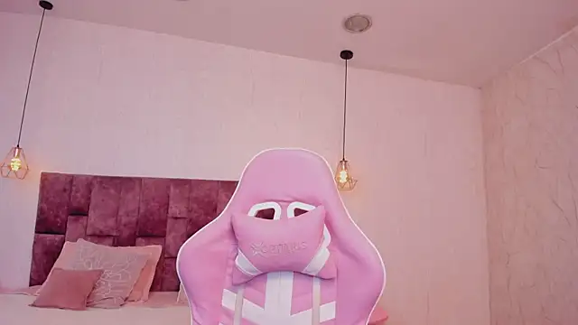 BellaClarck online show from 12/18/25, 10:24