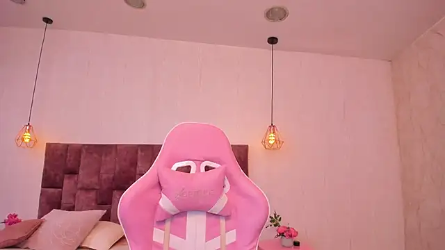 BellaClarck online show from 11/21/25, 08:52