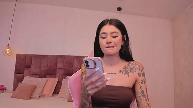 BellaClarck online show from 11/24/25, 11:16