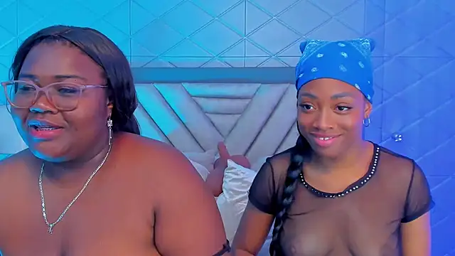 Snapshot of ElisabettaMonroy chatting on 11/25/25, 09:59 ElisabettaMonroy online show from 11/25/25, 09:59