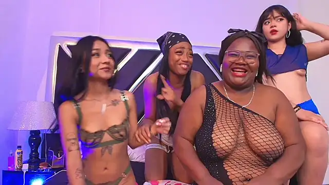 Snapshot of ElisabettaMonroy chatting on 11/21/25, 10:20 ElisabettaMonroy online show from 11/21/25, 10:20