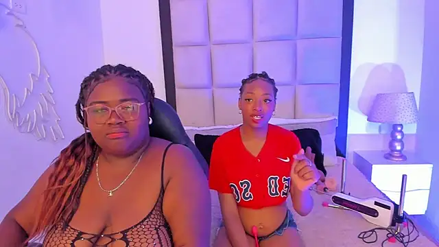 Snapshot of ElisabettaMonroy chatting on 12/18/25, 04:00 ElisabettaMonroy online show from 12/18/25, 04:00