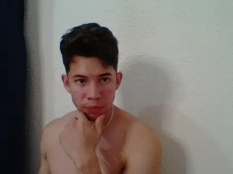 Maxtaylor18 online show from 10/28/25, 05:29