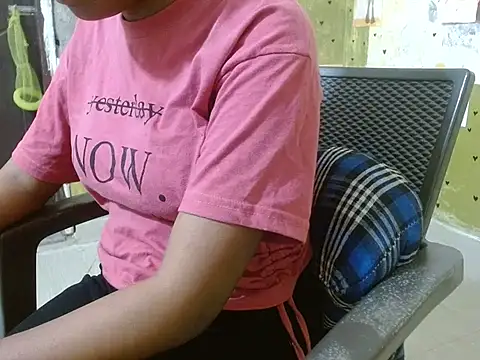 Snapshot of shallyji chatting on 10/16/25, 02:09 shallyji online show from 10/16/25, 02:09