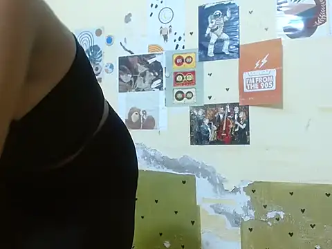 Snapshot of shallyji chatting on 09/29/25, 05:58 shallyji online show from 09/29/25, 05:58