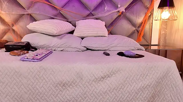 gemma sm online show from 10/19/25, 03:09