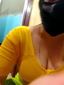 Snapshot of pujaroy363534 chatting on 10/23/25, 05:06 pujaroy363534 online show from 10/23/25, 05:06