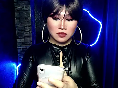 Snapshot of pretty_lassy chatting on 09/24/25, 08:21 pretty lassy online show from 09/24/25, 08:21