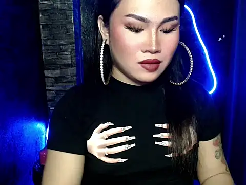 Snapshot of pretty_lassy chatting on 10/13/25, 11:56 pretty lassy online show from 10/13/25, 11:56