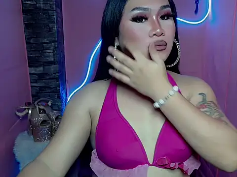 Snapshot of pretty_lassy chatting on 11/18/25, 04:21 pretty lassy online show from 11/18/25, 04:21