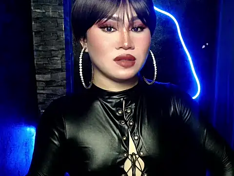 Snapshot of pretty_lassy chatting on 10/17/25, 06:50 pretty lassy online show from 10/17/25, 06:50