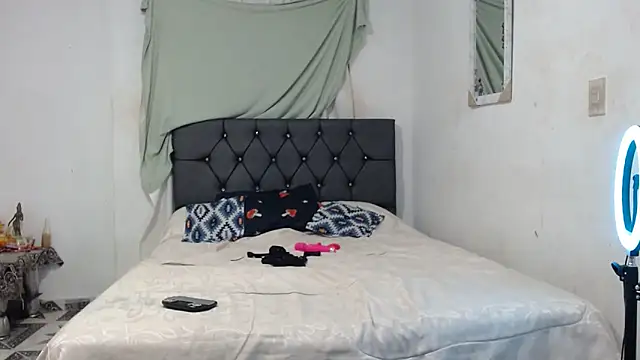 Snapshot of Angeliicaxx chatting on 09/26/25, 02:07 Angeliicaxx online show from 09/26/25, 02:07