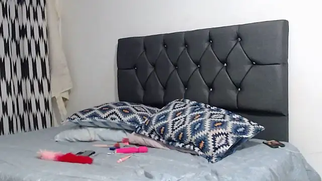 Snapshot of Angeliicaxx chatting on 10/10/25, 12:44 Angeliicaxx online show from 10/10/25, 12:44