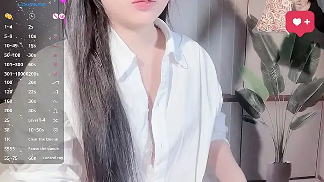 LINNIE05 online show from 12/02/25, 09:22